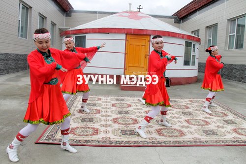 Онцлох фото: Авьяаслаг багш нар